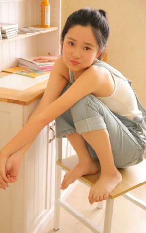 美腿少女背带裤夏日靓丽甜美大胆撩人写真