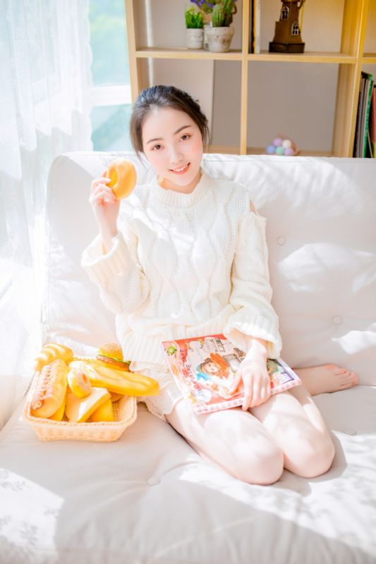 黑发呆萌惊艳御姐长腿白丝私房写真