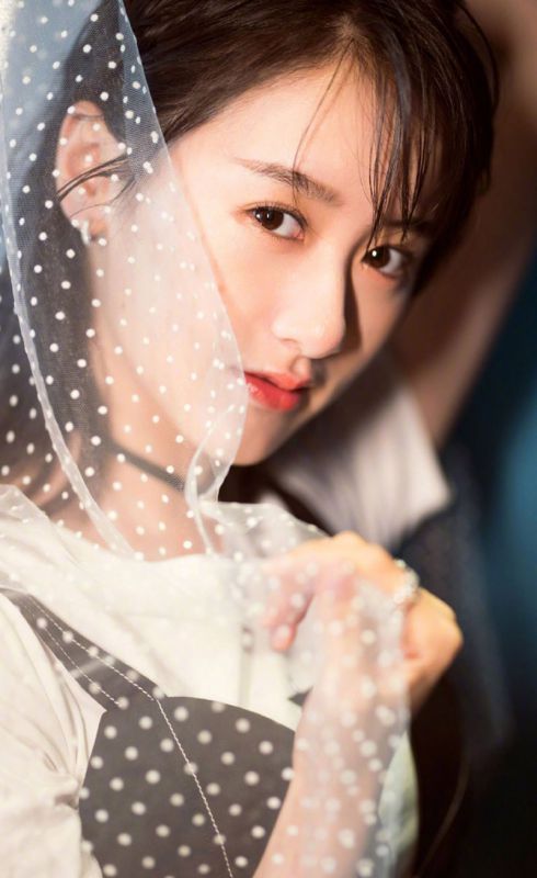 白嫩长腿少女袁冰妍活动现场文艺古典图片