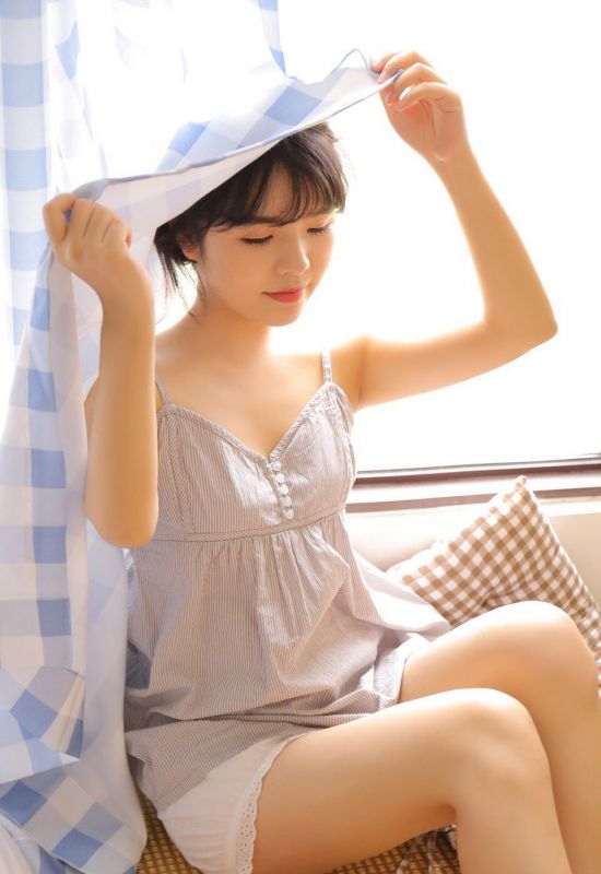 俏皮女孩私房内衣美足萌妹子福利写真图片