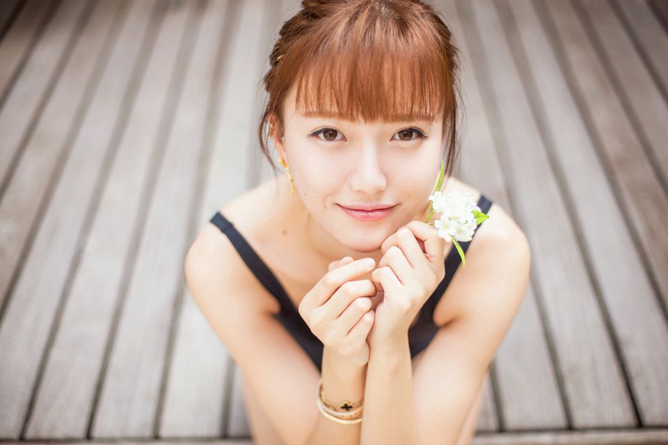 性感泳装嫩模秀迷人美背写真