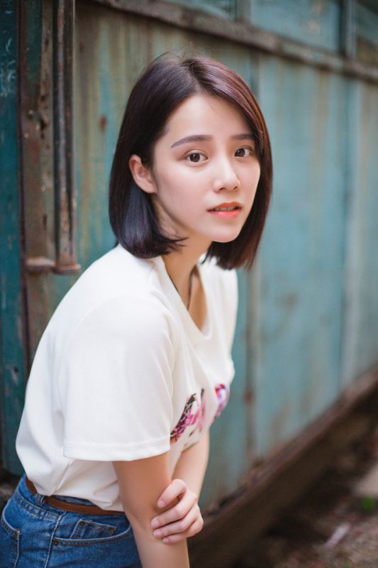 清新短发美女唯美养眼写真图片