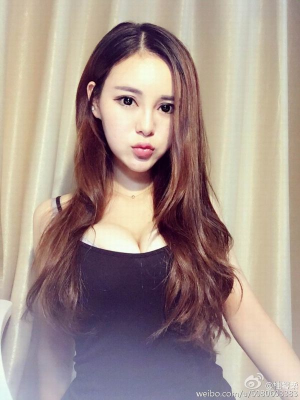性感美女桂馨柔微博私房照秀傲人大胸