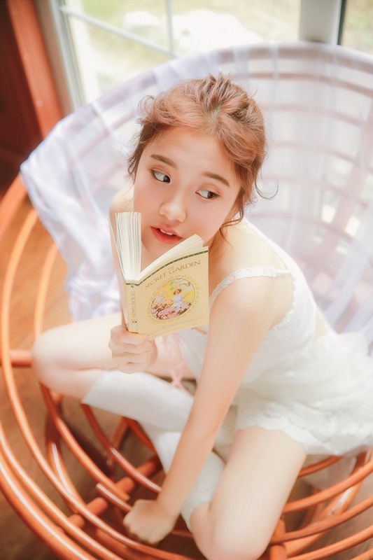 童颜萝莉少女私房内衣睡裙酥胸小清新写真