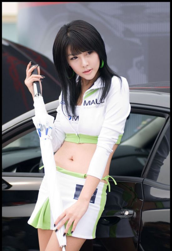 美女车模李智友白衣迷人写照