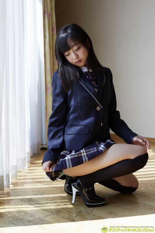 日本女优永井杏室内比基尼泳装秀