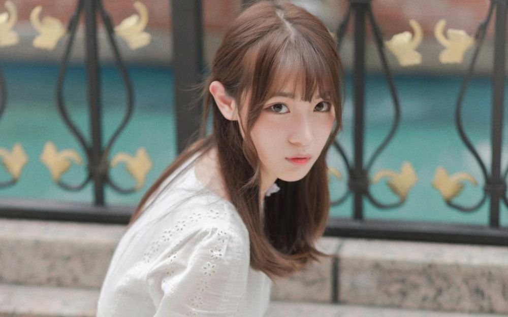 白嫩雪肌美女私房蕾丝内衣吊带香艳清纯惹火图片