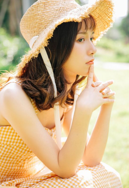 潮流时尚模特吊带背心甜美冷艳美女写真