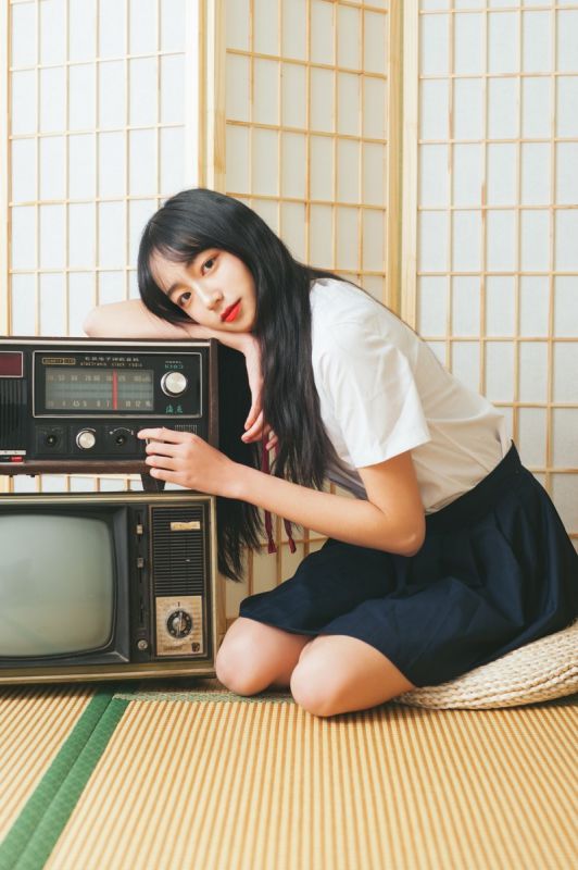 清纯甜美气质长发美女校园制服养眼吸晴图片壁纸