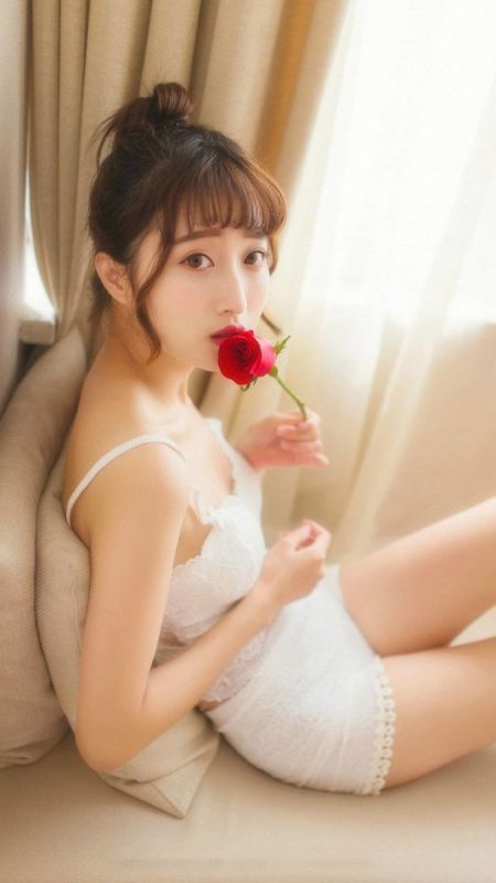 丰满蕾丝内衣吊带美女惹火香艳性感人体艺术写真图片
