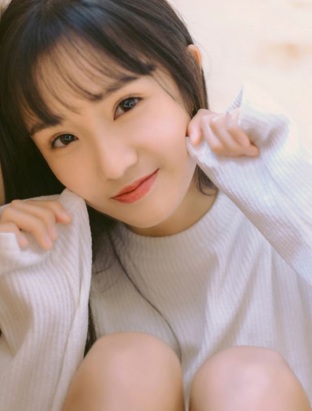 90后少女真空无内惹火惊艳甜美女孩写真