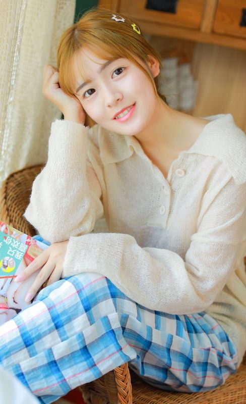 居家混血美女极品尤物慵懒清纯萝莉美女图片