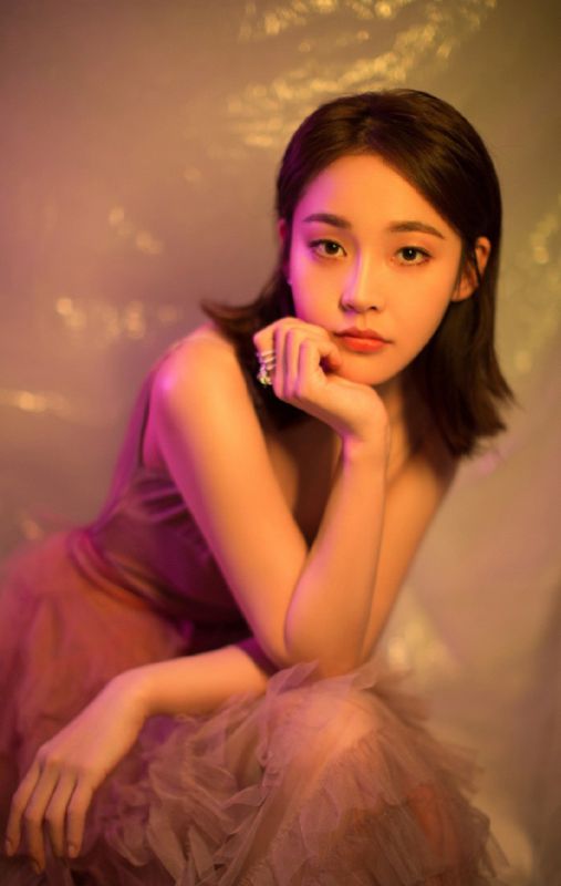 清新靓丽少女张佳宁吊带长裙青涩养眼图片
