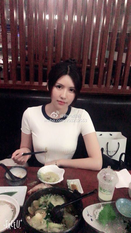 白嫩美女PaPa妈咪泳装私房照丰满迷人