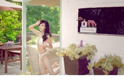 性感嫩模室内比基尼写真