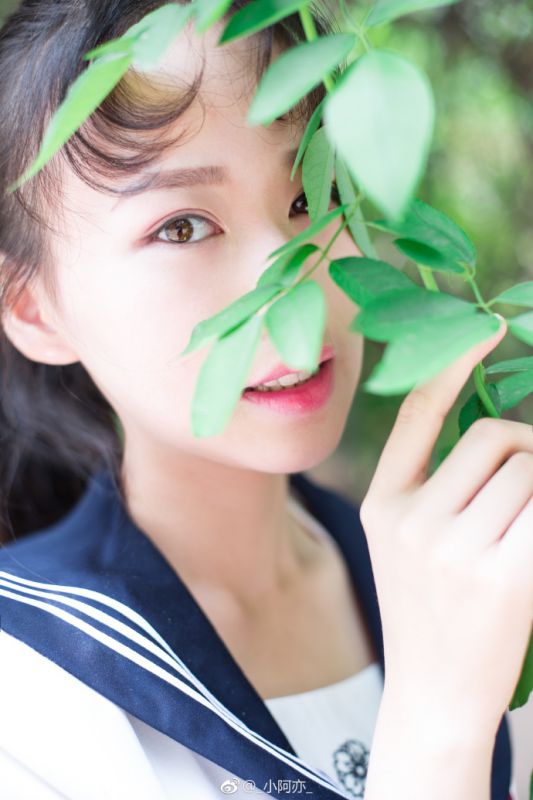 日本校园学生妹黑丝水手服绝对领域诱惑美女写真