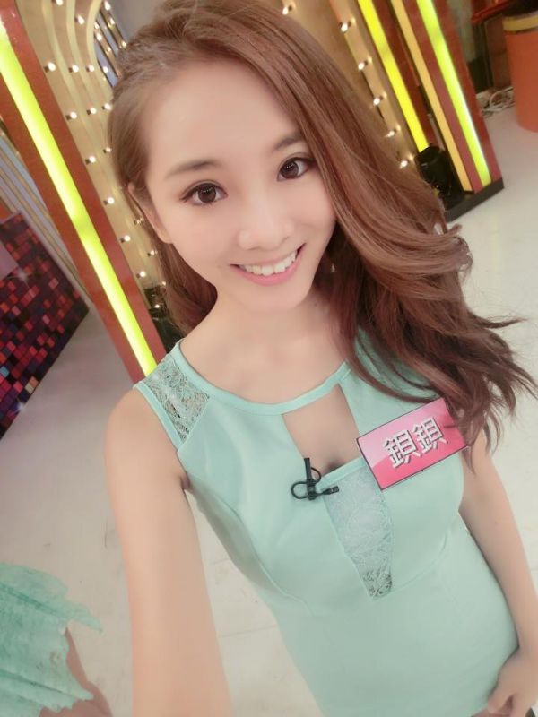 台湾美女黄钡铢生活自拍照甜美迷人