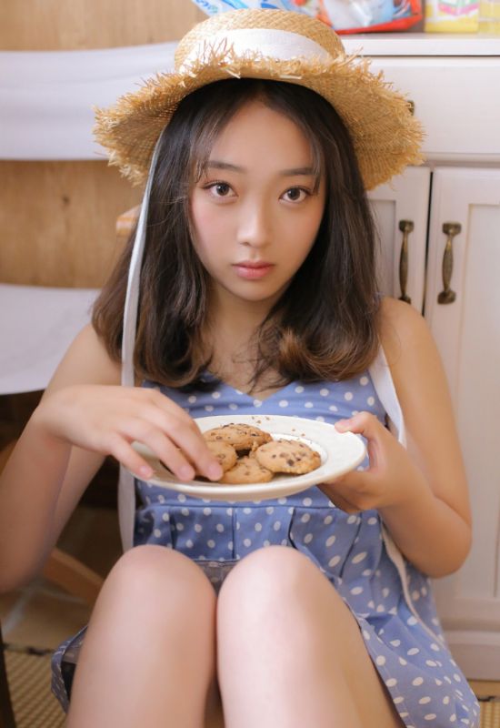 邻家女孩清纯美腿私房大姐姐气质写真