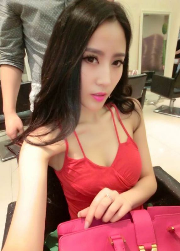 韩盼盼性感美胸诱人自拍照