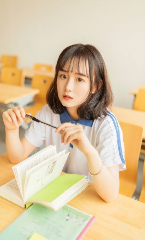 短发学生妹少女室内迷人小清新写真