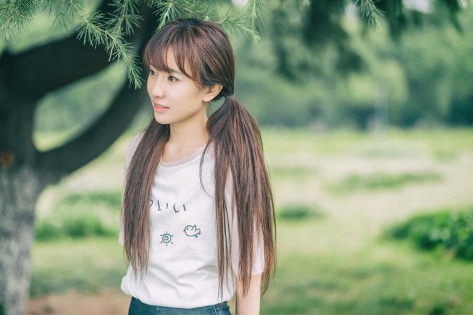 双马尾萝莉少女户外热裤长腿火辣身材性感写真
