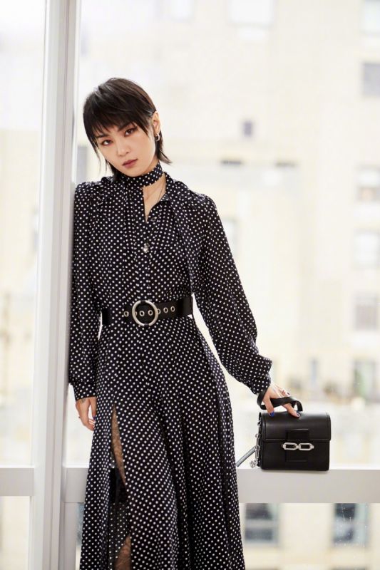 潮流美女周笔畅冷艳时装秀火辣御姐写真