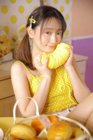 吊带双马尾萝莉美女诱人身材曲线清纯美腿写真图片