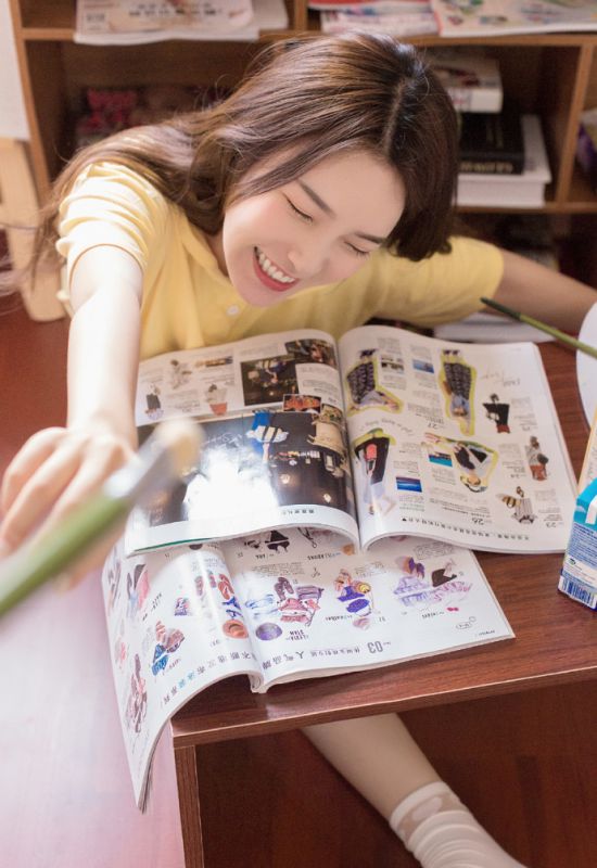 粉嫩天然萌萝莉私房香艳可爱丰盈长腿美女图片