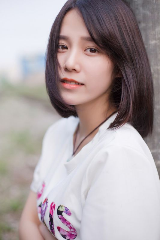 清新短发美女唯美养眼写真图片