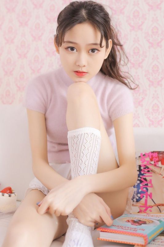 性感萝莉惹火内衣私房妖娆抚媚写真