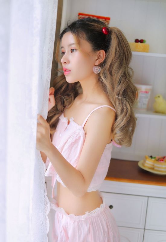双马尾罗马卷女孩粉嫩内衣诱惑闺房写真