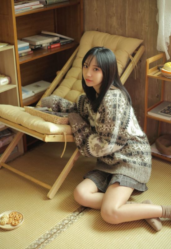 高颜值日系长腿美女居家清纯氧气白嫩写真