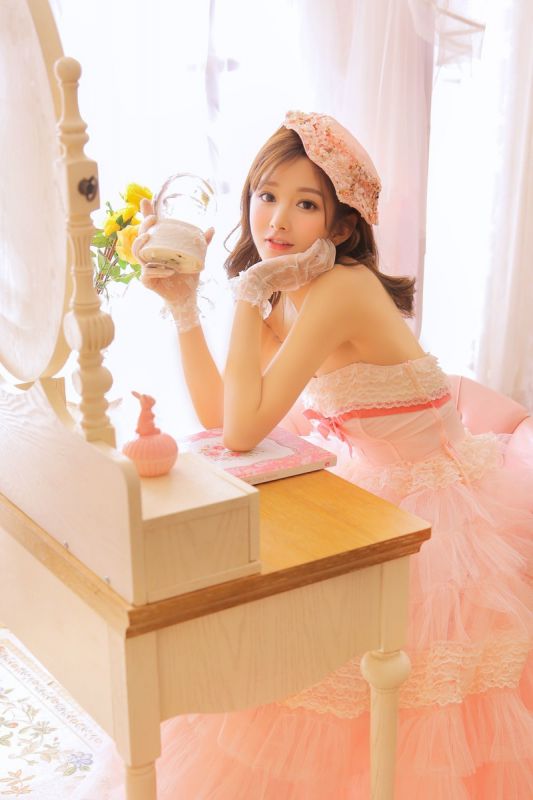 粉色公主裙少女甜美梦粉嫩清纯萌妹子写真