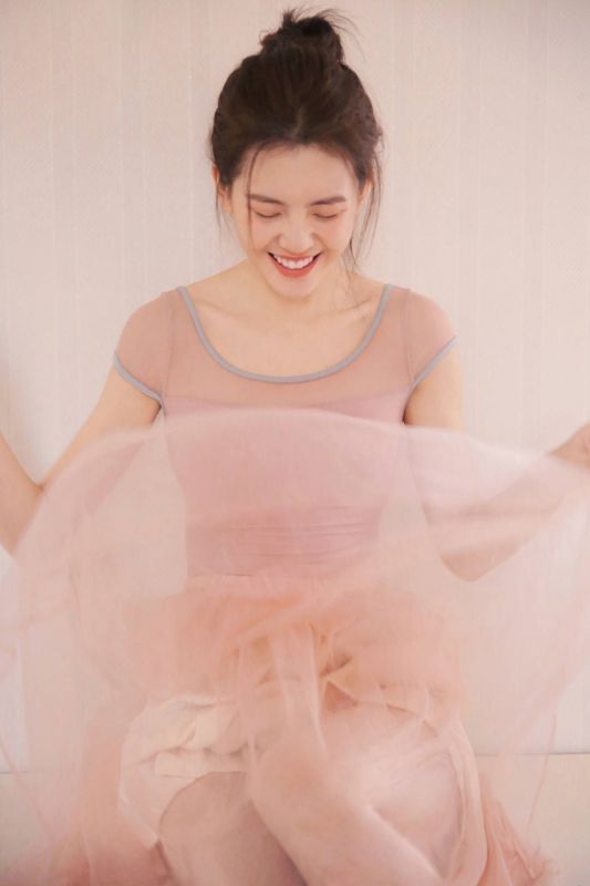 体操服美女清纯甜美丸子头大尺度姿势妖娆勾魂写真