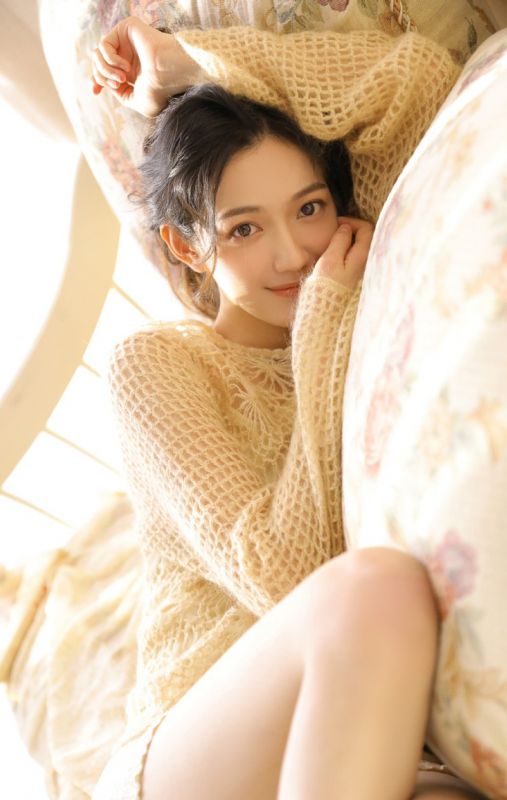 性感火辣混血美女镂空衫美腿真空诱惑写真