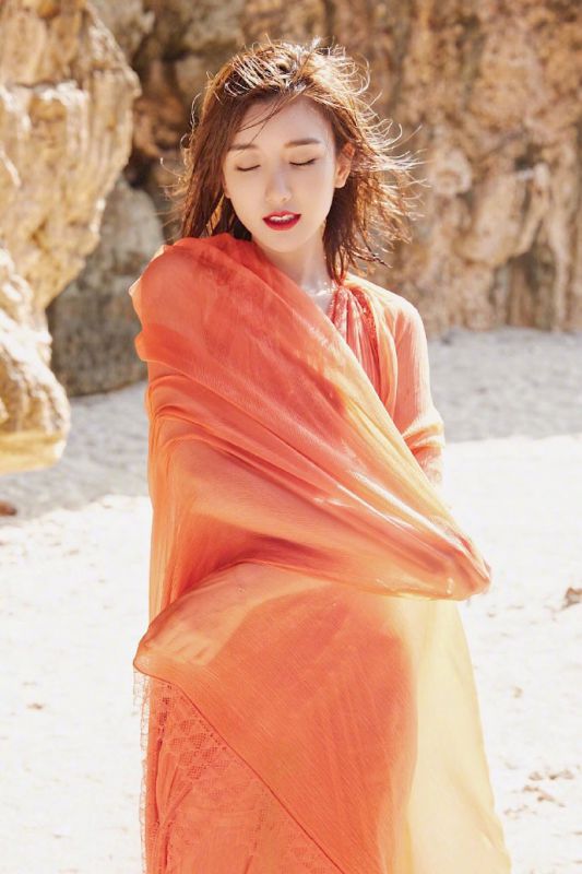 下海湿身美女明星火辣抚媚风骚艺术写真