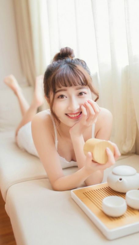 丰满蕾丝内衣吊带美女惹火香艳性感人体艺术写真图片