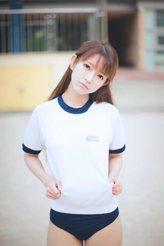 韩国女孩演绎性感运动风