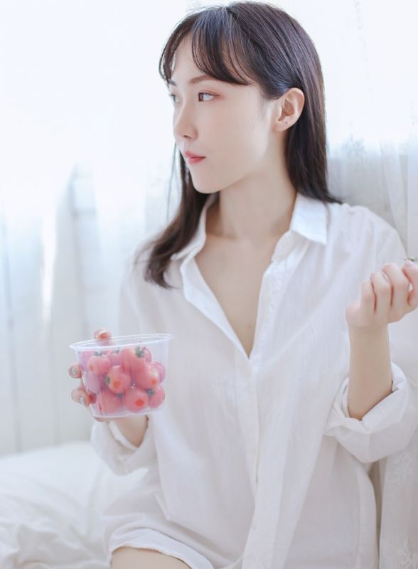 少女の居室长腿白嫩御姐真空睡衣朦胧写真