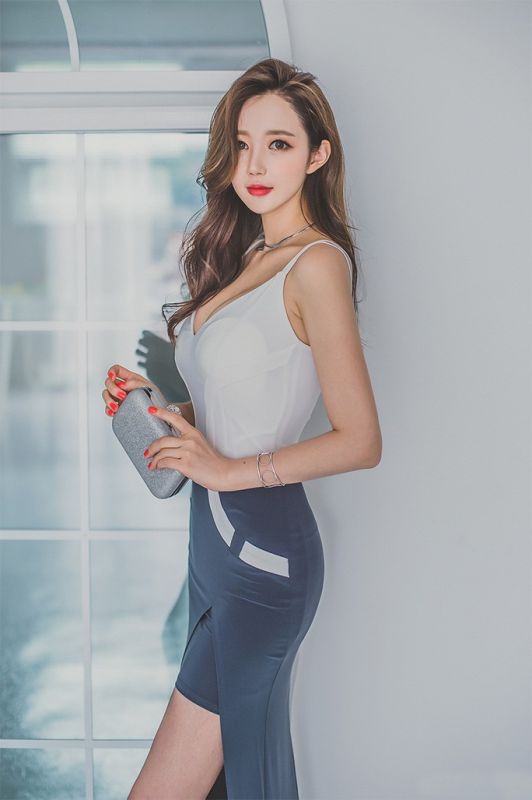 火辣御姐名模气质长腿诱人美臀性感写真