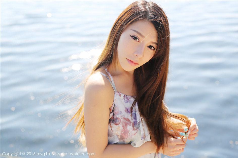 长裙美女嘉宝贝儿海边清纯唯美外拍