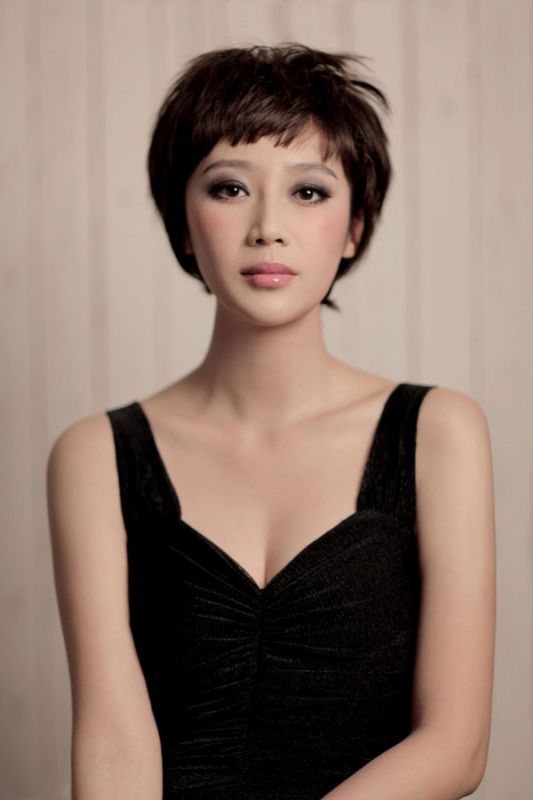 邻家女孩赵子惠室内迷人写真