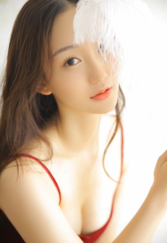 天使尤物美女酥胸爆乳丰满包臀礼裙诱惑写真