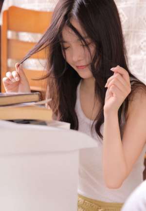 衬衫美女私房抚媚清纯乳沟诱惑写真