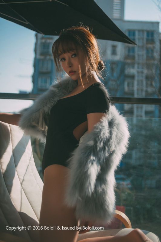 90后小美女七宝高清养眼私房照
