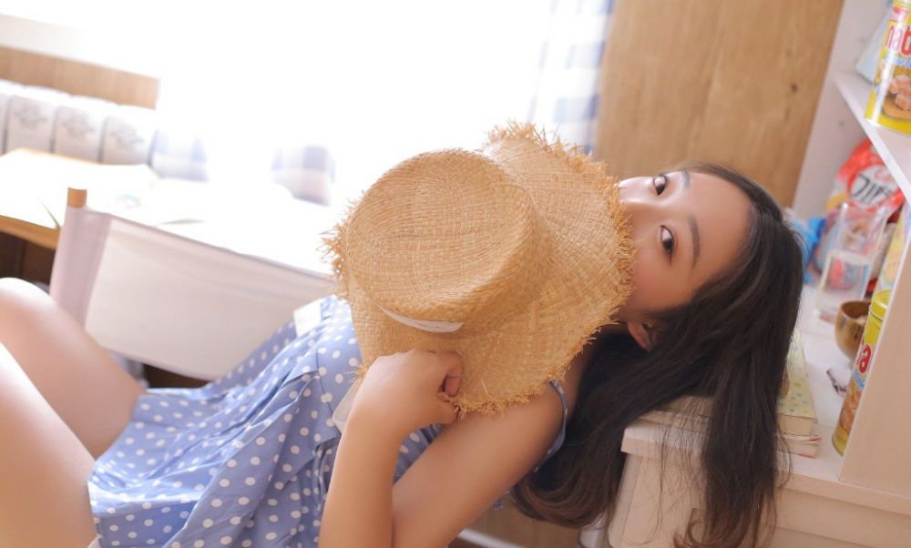 邻家女孩清纯美腿私房大姐姐气质写真