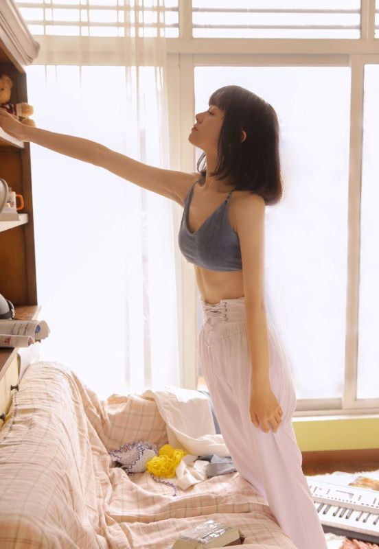 圆脸可爱童颜美女丰腴身材私房内衣诱惑图片