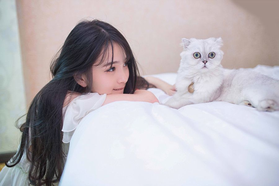 可爱少女私房卖萌写照