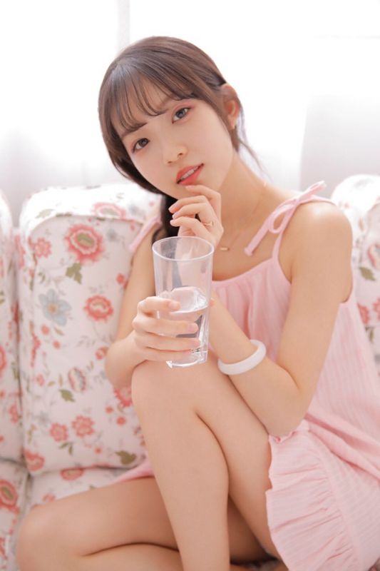 闺蜜室内自拍清纯可爱女孩笑容写真