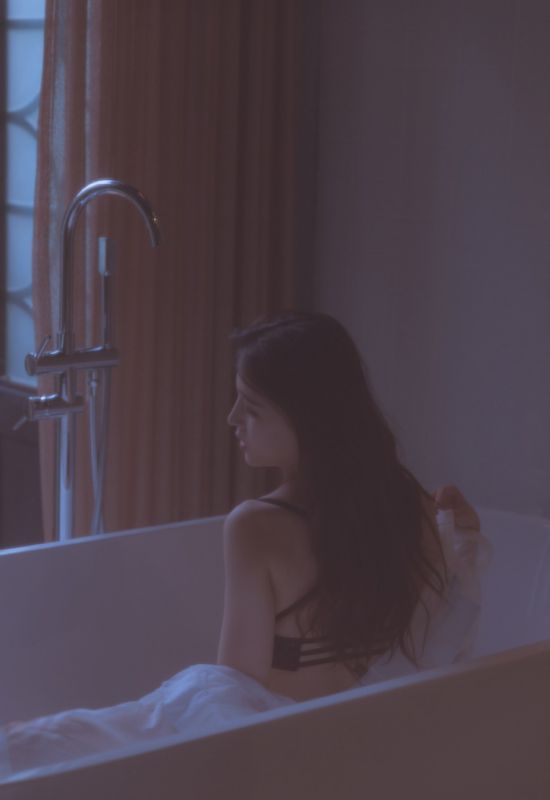 亚洲内衣女神妖娆大胆浴缸妩媚人体艺术写真